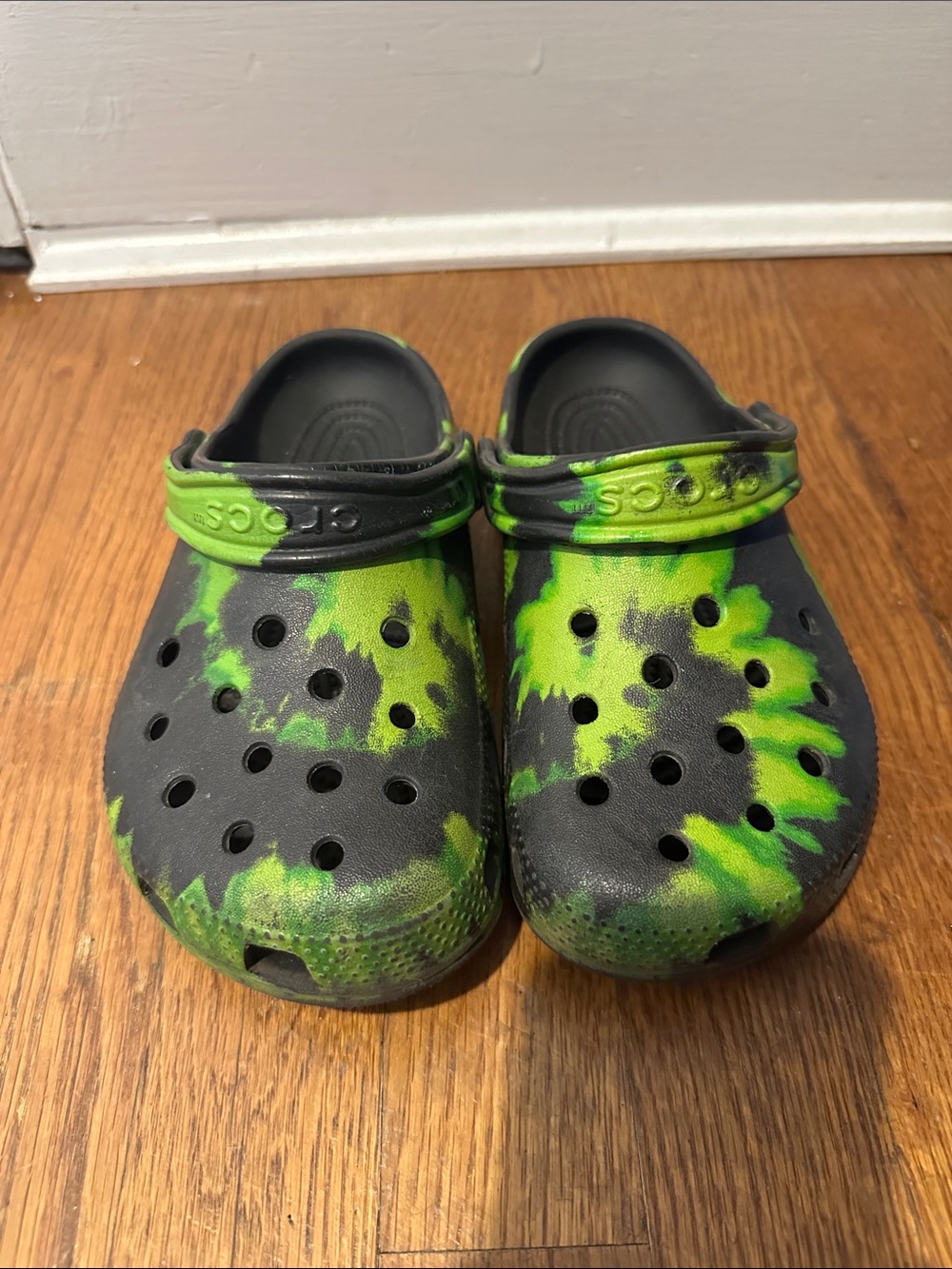 CROCS Kids Black & Neon Green Tie-Dye Clogs